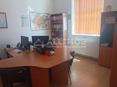 Cladire  P+1 , 8 camere in Ploiesti, zona Centrala, pretabil  cabinete, saloane,