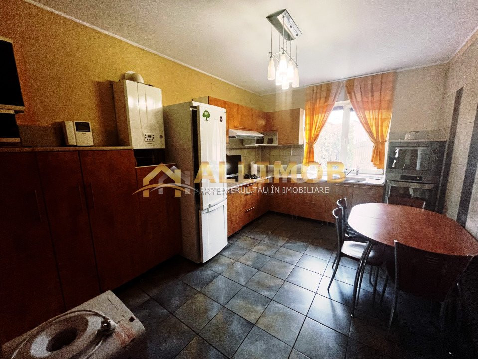 5-room villa, in Ploiesti, 8 Martie area.