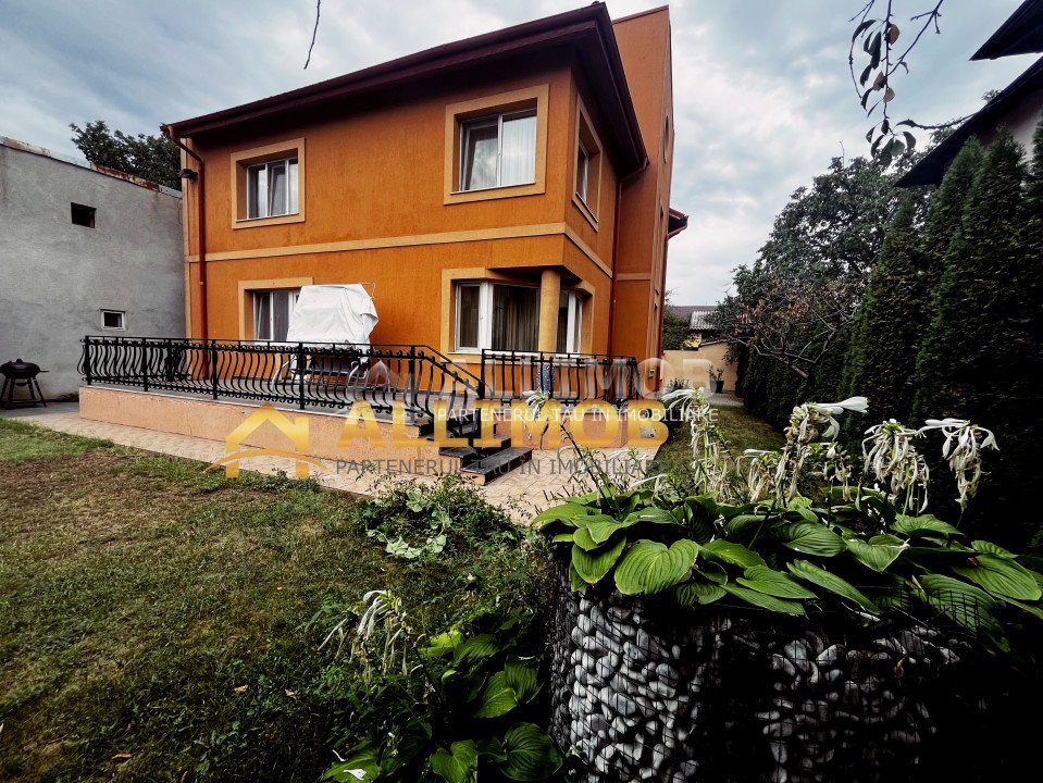 Vila  5 camere  , in Ploiesti, zona 8 Martie.