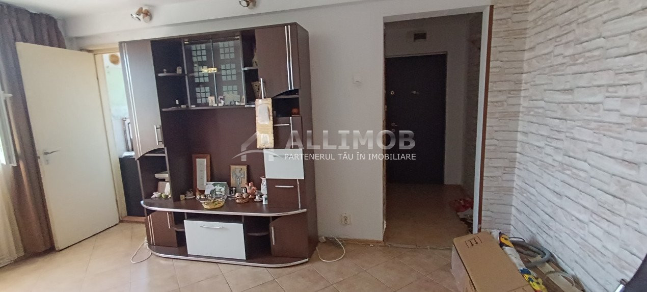 Apartament 3 camere semidecomandat in Ploiesti, zona Baraolt 