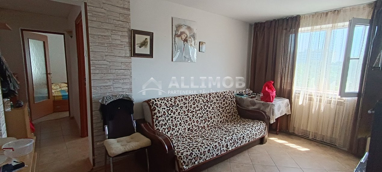 Apartament 3 camere semidecomandat in Ploiesti, zona Baraolt 