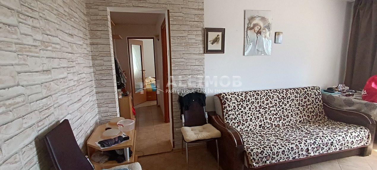 Apartament 3 camere semidecomandat in Ploiesti, zona Baraolt 