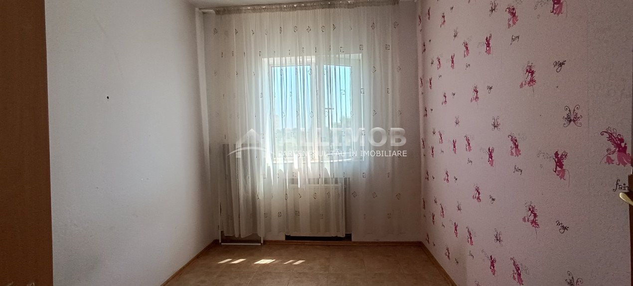 Apartament 3 camere semidecomandat in Ploiesti, zona Baraolt 