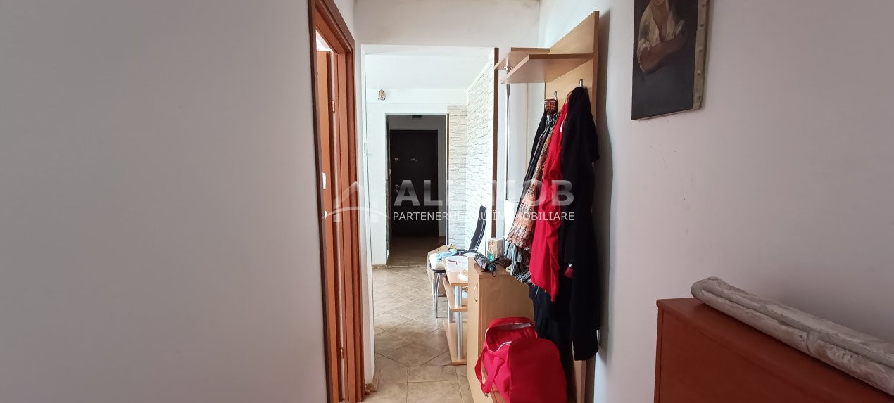 Apartament 3 camere semidecomandat in Ploiesti, zona Baraolt 