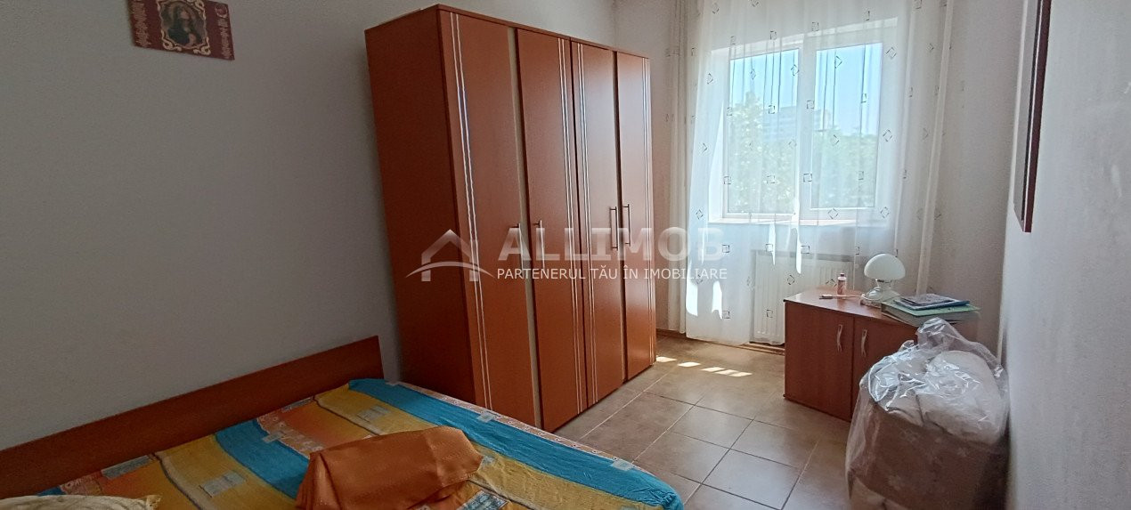 Apartament 3 camere semidecomandat in Ploiesti, zona Baraolt 