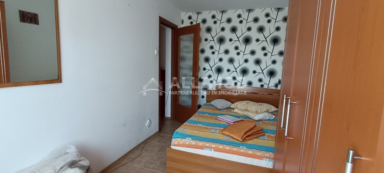 Apartament 3 camere semidecomandat in Ploiesti, zona Baraolt 