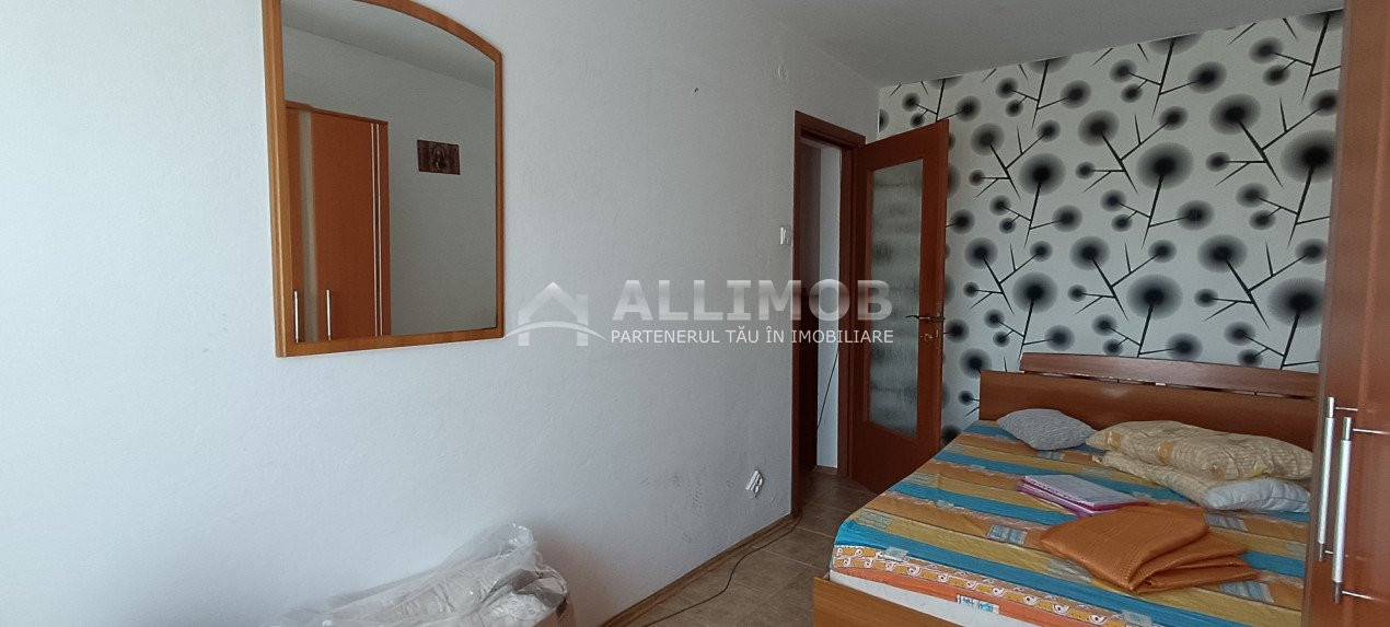 Apartament 3 camere semidecomandat in Ploiesti, zona Baraolt 