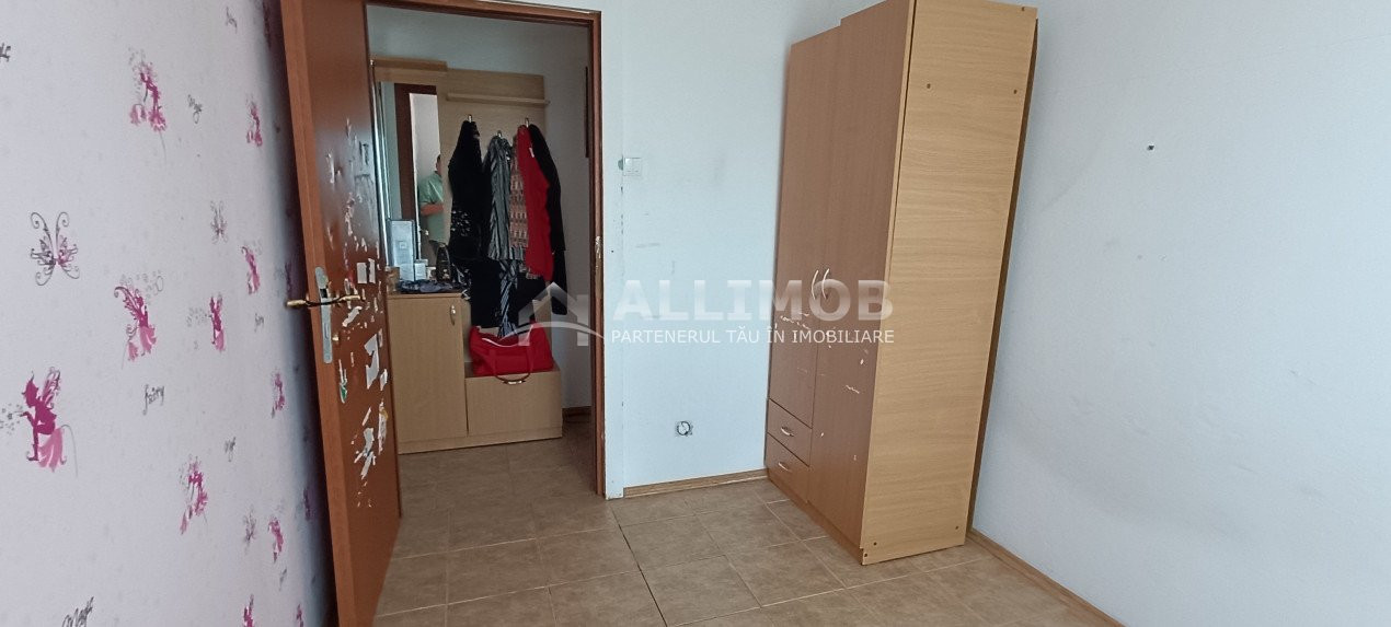 Apartament 3 camere semidecomandat in Ploiesti, zona Baraolt 