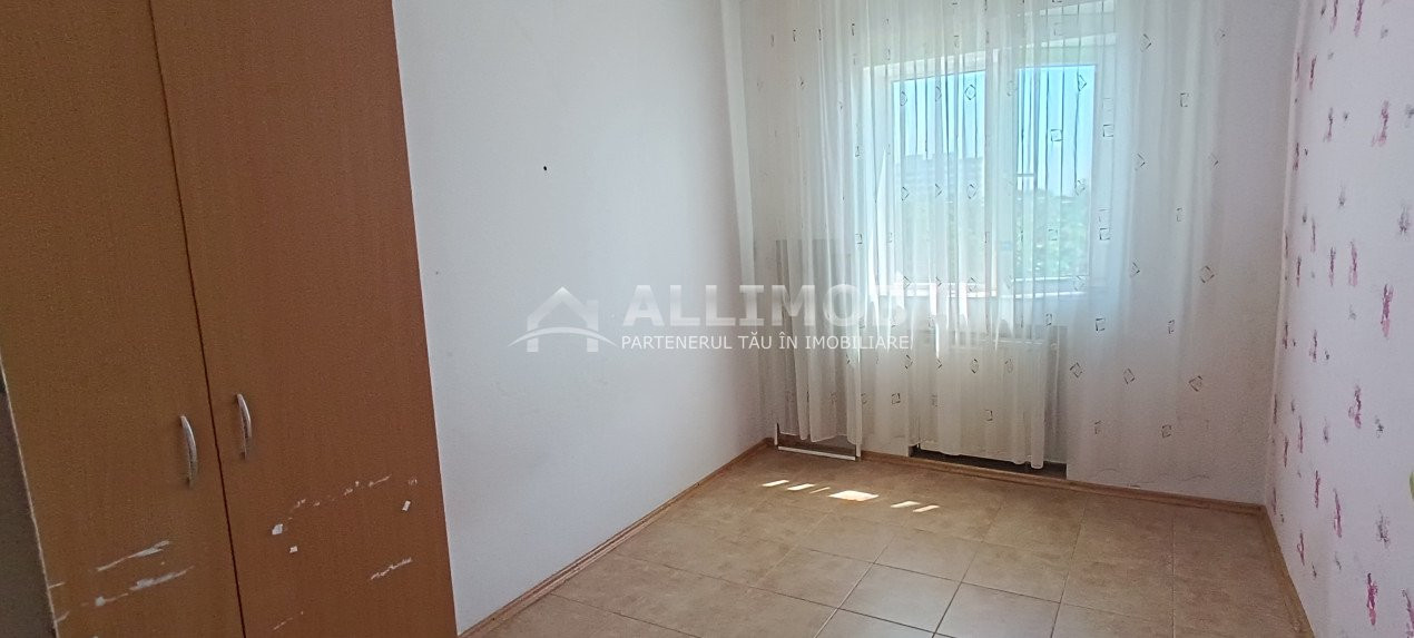 Apartament 3 camere semidecomandat in Ploiesti, zona Baraolt 