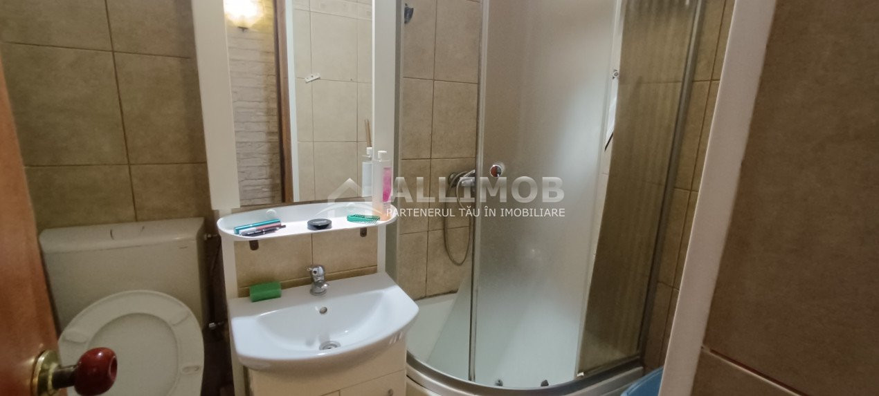 Apartament 3 camere semidecomandat in Ploiesti, zona Baraolt 