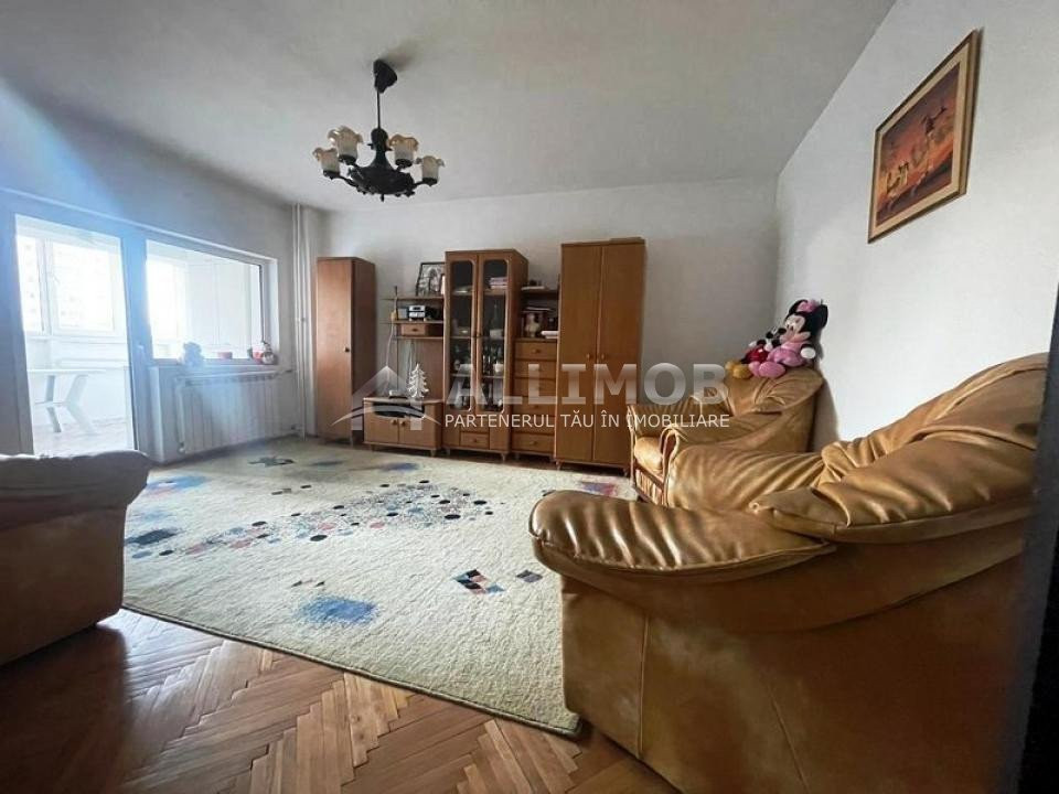 Apartament 3 camere zona Piata Mihai Viteazul