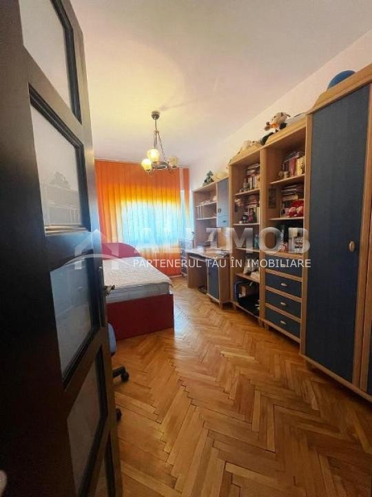 Apartament 3 camere zona Piata Mihai Viteazul