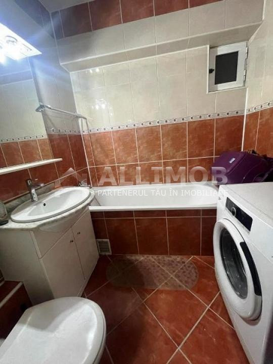 Apartament 3 camere zona Piata Mihai Viteazul