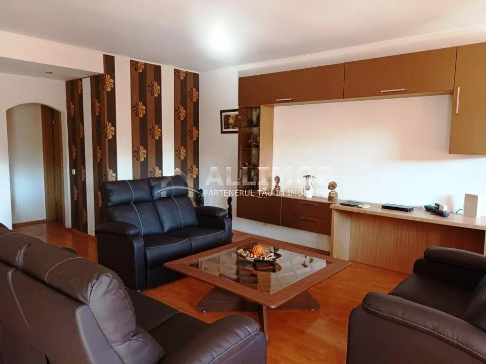 Casa 5 camere in Bucov