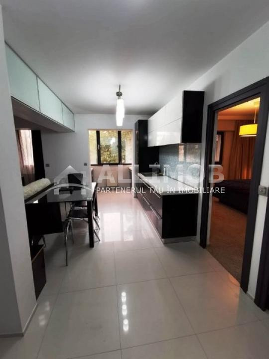 Apartament 2 camere zona Republicii